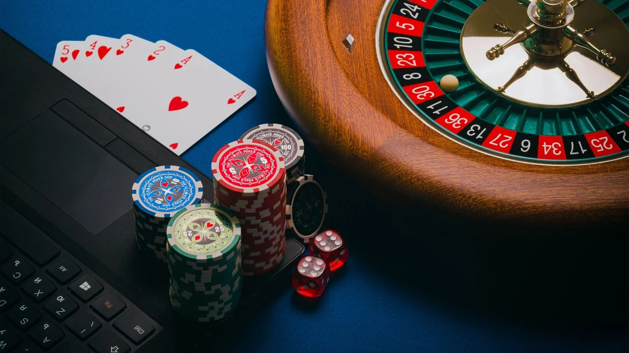 Nhiều sảnh game bài đòi hỏi người chơi tự phân loại bàn đấu